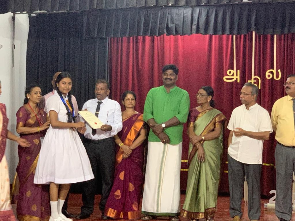 தேசிய ரீதியில் சிறுகதை ஆக்கத்தில் காரைதீவு மஹோற்சபிக்கு வெள்ளிப் பதக்கம்