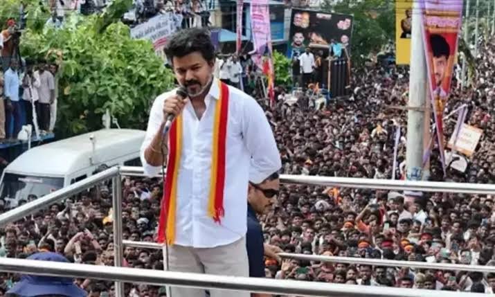 மொத்த தமிழகத்தையும் உலுக்கிய சம்பவம்: விஜய்யின் கூட்ட நெரிசலில் சிக்கி 30க்கும் மேற்பட்டோர் உயிரிழப்பு