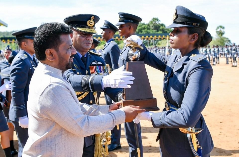 தொழில்முறை பொறுப்பை முறையாக நிறைவேற்றும் ஒரு அரச சேவை நாட்டுக்கு அவசியம்- ஜனாதிபதி!