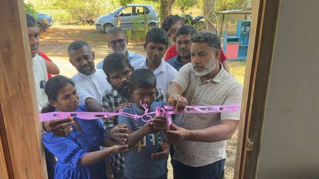 புத்தளம் நவடங்குளத்தில் வறிய குடும்பதிற்கான புதிய வீடு கையளிப்பு
