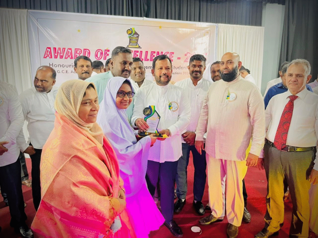 அகில இலங்கை மக்கள் காங்கிரஸின் ஏற்பாட்டில் சம்மாந்துறை வலய மாணவர்களுக்கு கெளரவம்!