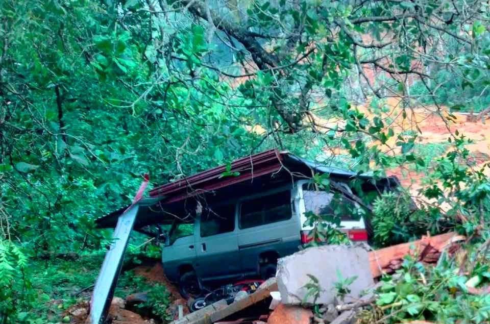 பல மாவட்டங்களில் நிலச்சரிவு: காணாமல் போனவர்களைத் தேடும் மீட்பு பணிகள் தீவிரம்