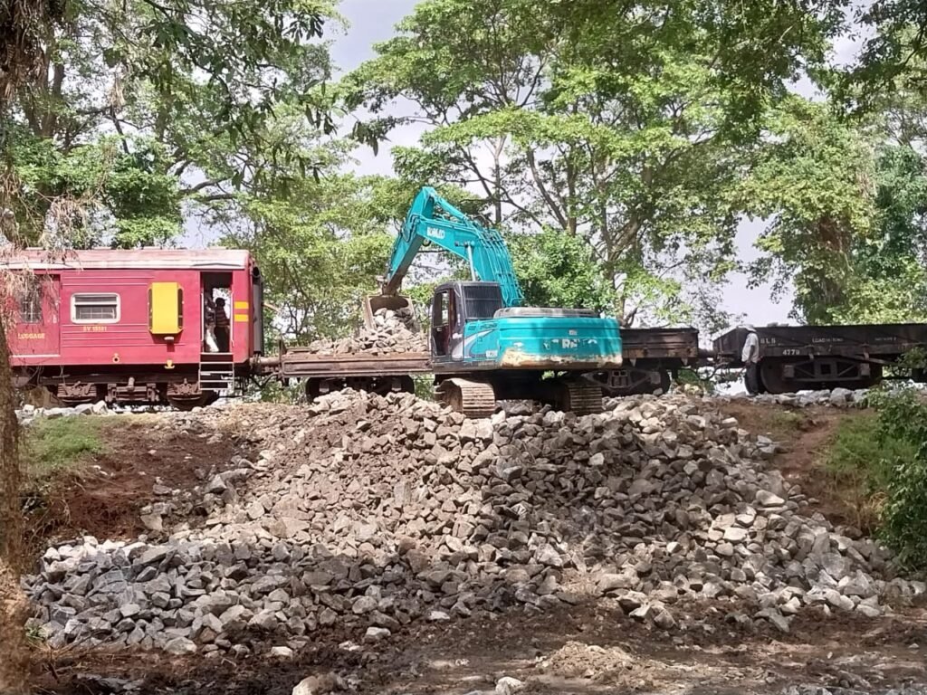 மன்னம்பிட்டி புகையிரத பாதை துரிதமாக திருத்தப்படுகிறது!
