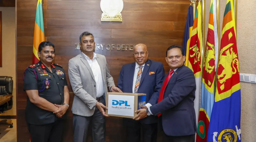 வெள்ள நிவாரணப் பணிகளுக்காக 50,000 கையுறைகளை நன்கொடையாக வழங்கிய டிப்ட் புரொடக்ட்ஸ் பிஎல்சி நிறுவனம்