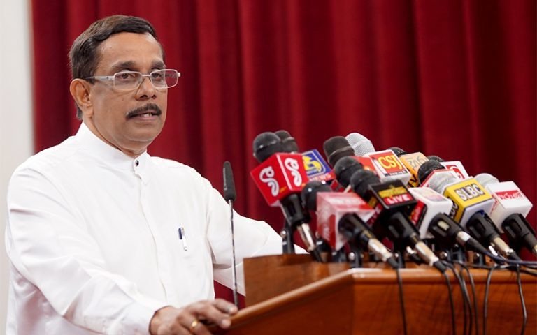 ஊழல் குற்றச்சாட்டில் முன்னாள் அமைச்சர் ஜகத் புஷ்பகுமார கைது!