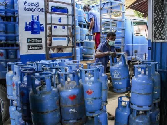 அம்பாறை மாவட்டத்தில்  சமையல் எரிவாயுக்கள்  தட்டுப்பாடு – நுகர்வோர் பெரும் சிரமம்