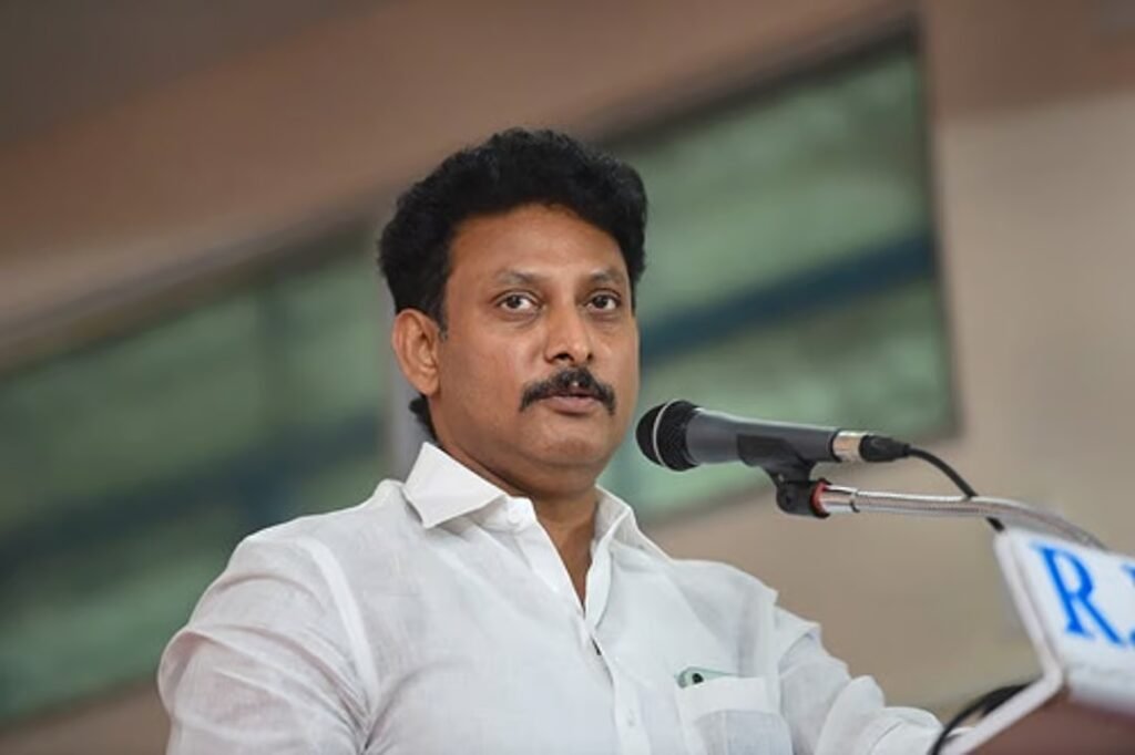 100 கோடி மோசடி வழக்கு! தமிழ்நாடு தி.மு.க முன்னாள் அமைச்சர் அன்பில் மகேஸ் கைது!