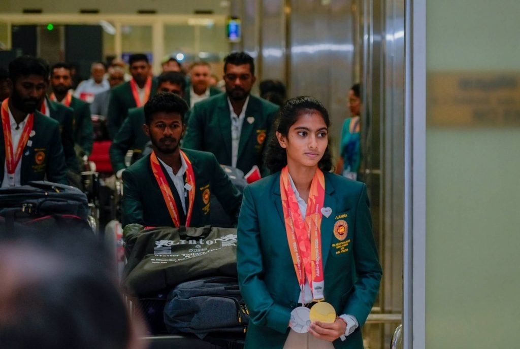 ஆசிய பாரா விளையாட்டுப் போட்டிகளில் 9 பதக்கங்களை வென்று தாயகம் திரும்பியது இலங்கை அணி!
